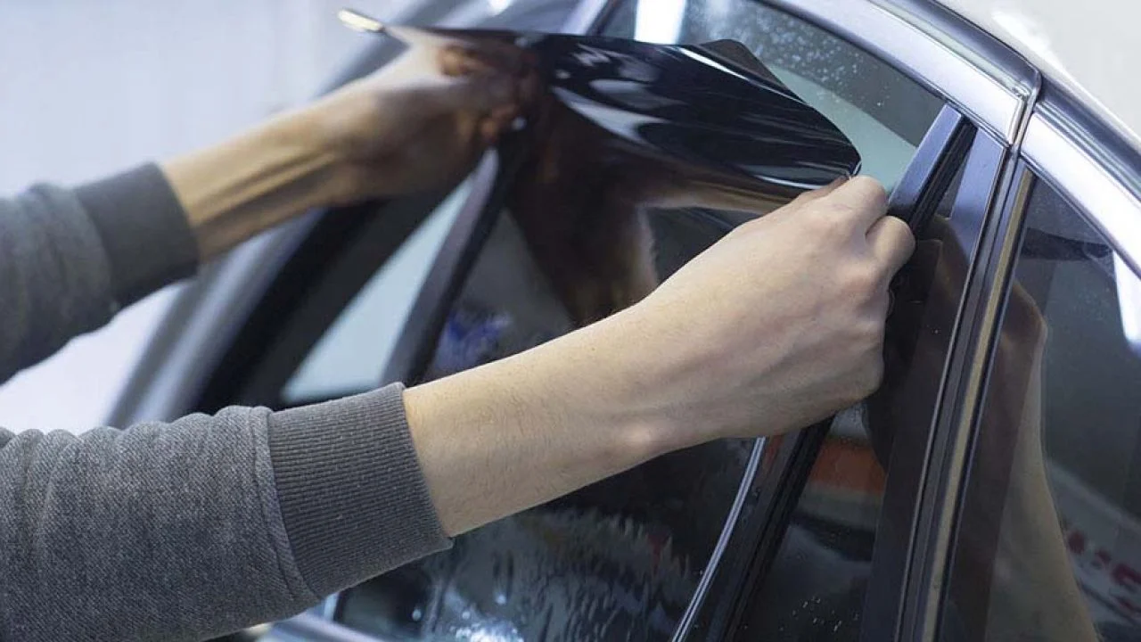 Carro em vistoria com Insulfilm